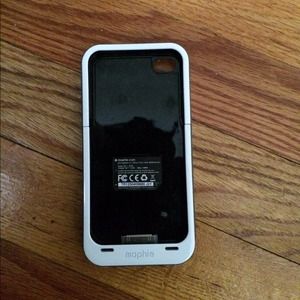 Mophie IPhone 4 chargeable case WHITE