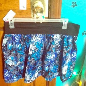 Juniors' plus elastic waisted watercolor skirt