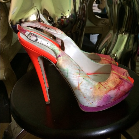 Hot Heels! - Picture 3 of 4