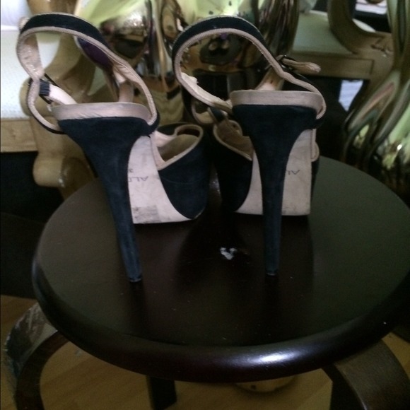 Hot Heels - Picture 3 of 3