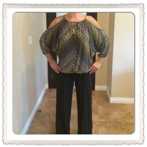 🌹SALE🌹NWOT VeronicaM Top