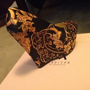 Black and gold wedges' never worn