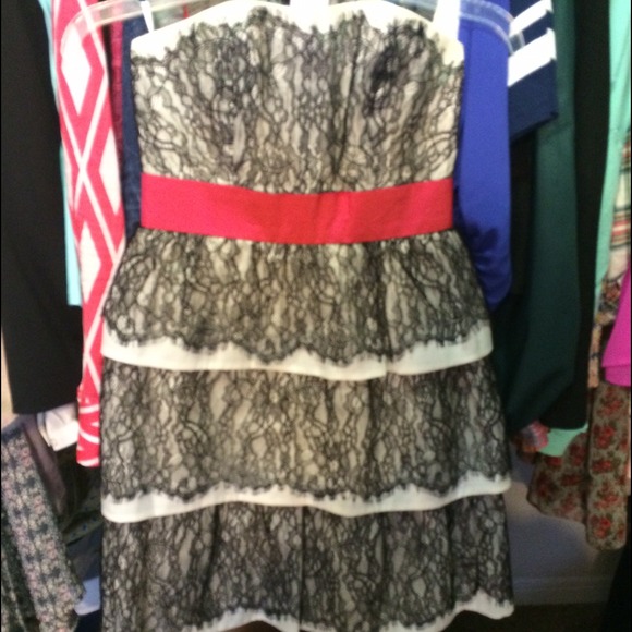 Amazing lace detailed cocktail dress