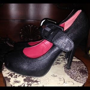🌟Price Reduced🌟Cute black Mary Jane heels!