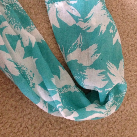 NWOT Infinity Scarf Light Teal
