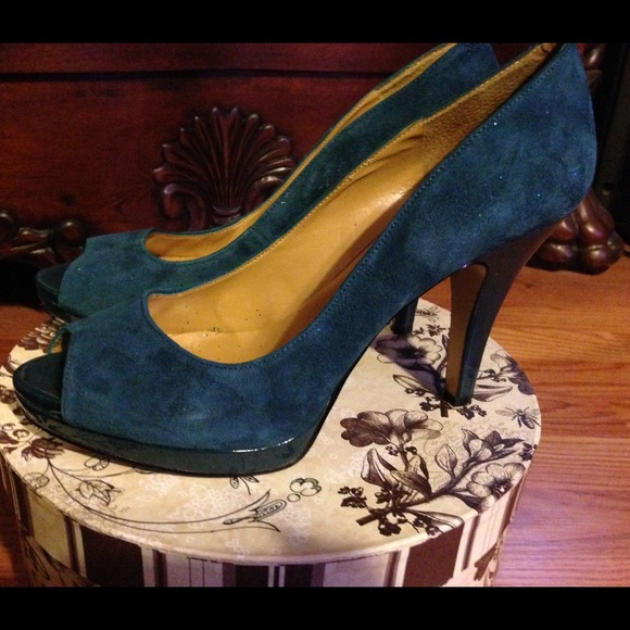 🌟Price Reduced!🌟 Nine West teal suede.