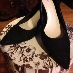 🌟Price Reduced🌟 Nine West suede kitten heels.