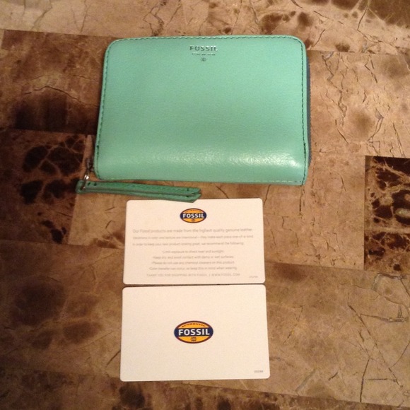 Fossil small wallet/PLEASE DO NOT PURCHASE/TRADING
