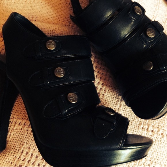 Coach heels size 7, excellent condition