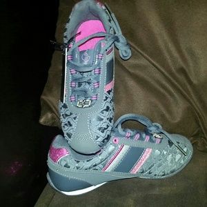 Girls sneakers