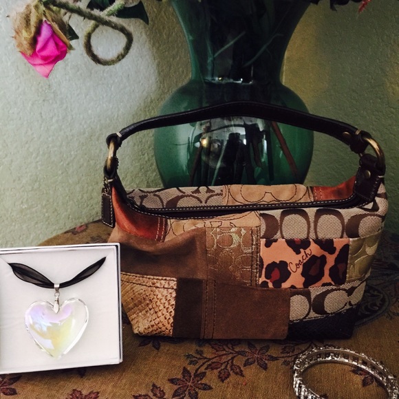 Glass heart necklace - Picture 3 of 3