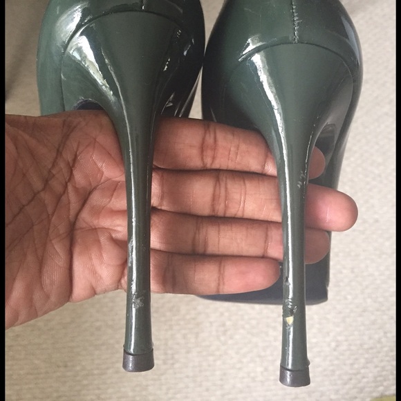 🚫SOLD🚫 Yves St. Laurent dark green pumps - Picture 4 of 4