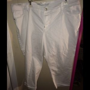 All WHITE capri jeans