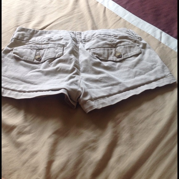 Shorts - Picture 3 of 4