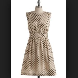 TOO MUCH FUN dress in "sand" size M