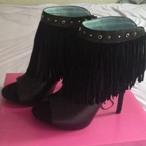 BNWB Super cute fringe peep toe heels ❤️