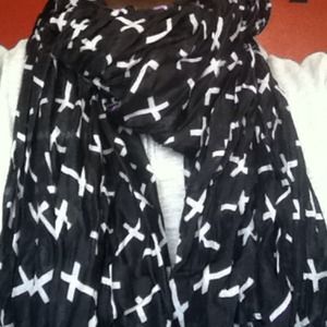 Cross Pattern Scarf