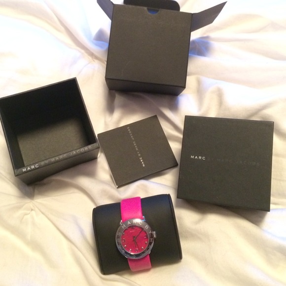 Brand new Marc Jacobs Watch in Pink - Picture 2 of 4