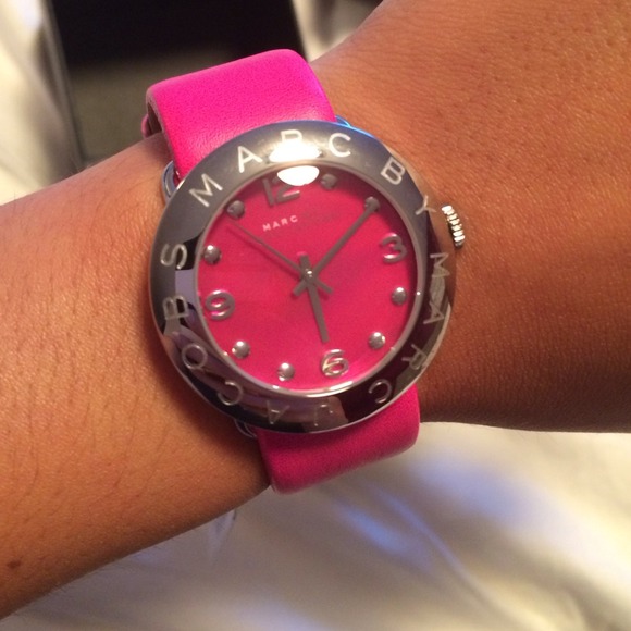 Brand new Marc Jacobs Watch in Pink - Picture 3 of 4