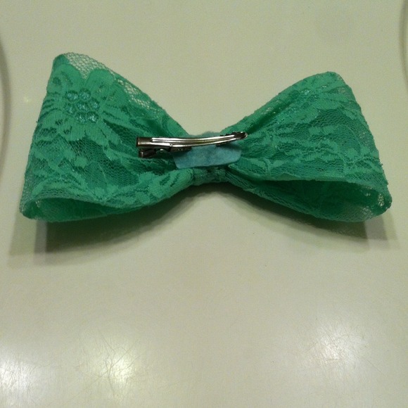 Mint Green Bow - Picture 2 of 2