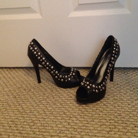🌟Sold🌟NWOT *Lime Light Peep Toe studded heels