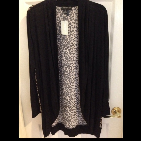 ✨Forever 21 black and leopard sweater