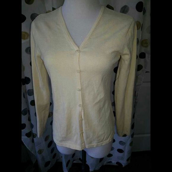 NEW LISTING- Offwhite Cardigan Top