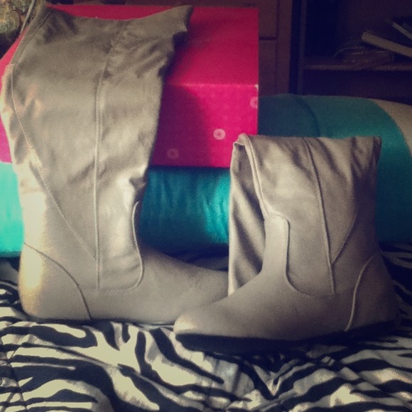 Shoe Dazzle Tan Boots