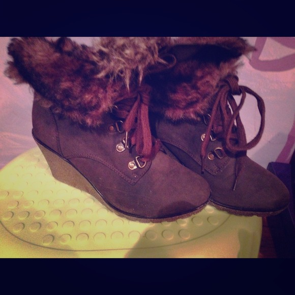 Fur wedge boots