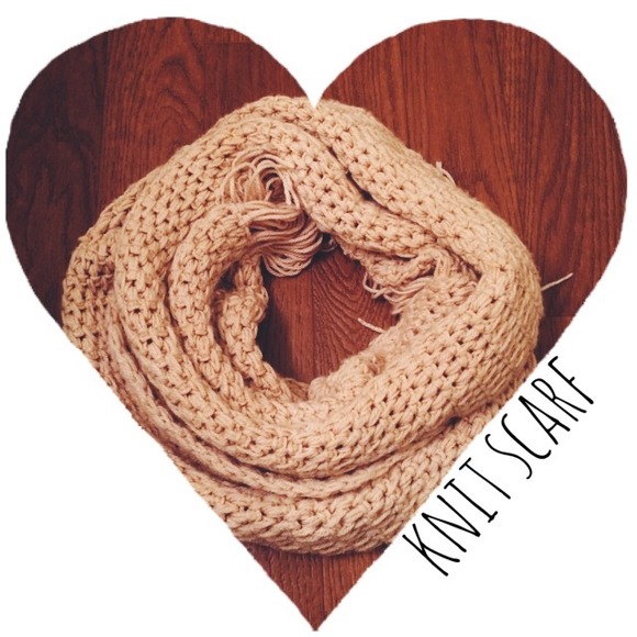 🚫SOLD🚫beige knit scarf