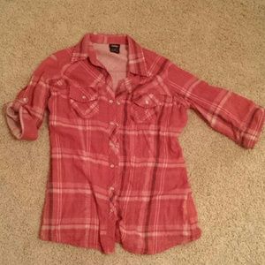 Quarter sleeve length plaid button shirt