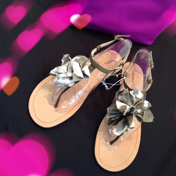 Xhilaration Shoes - 💥HP 11/16💥Sandals w/Camo Colored Fabric Rosettes