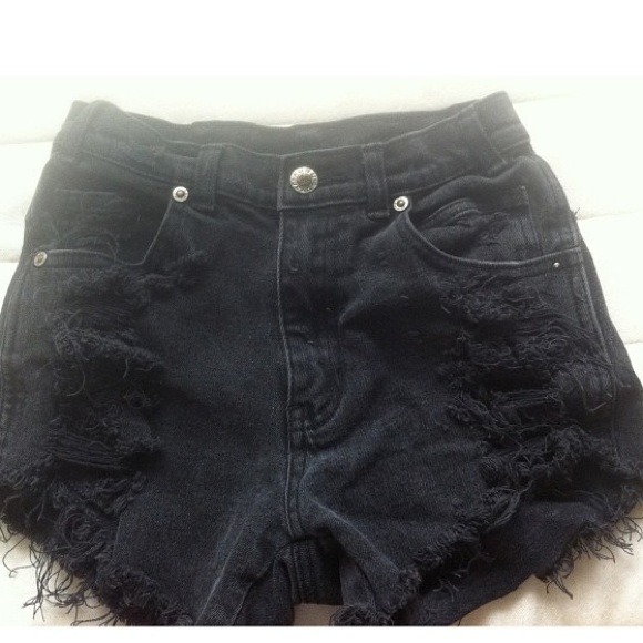 Black distressed highwaisted shorts
