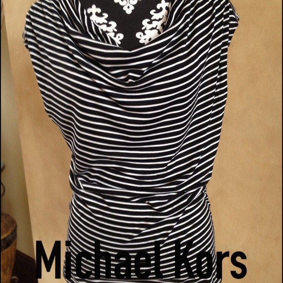 ⛔️SOLD⛔️Michael Kors top