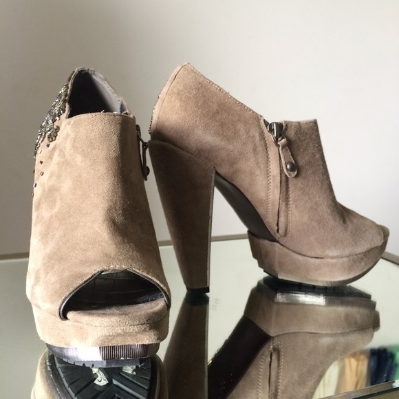 ❌BUNDLED❌ Embellished Taupe Suede Platform Booties - Picture 4 of 4