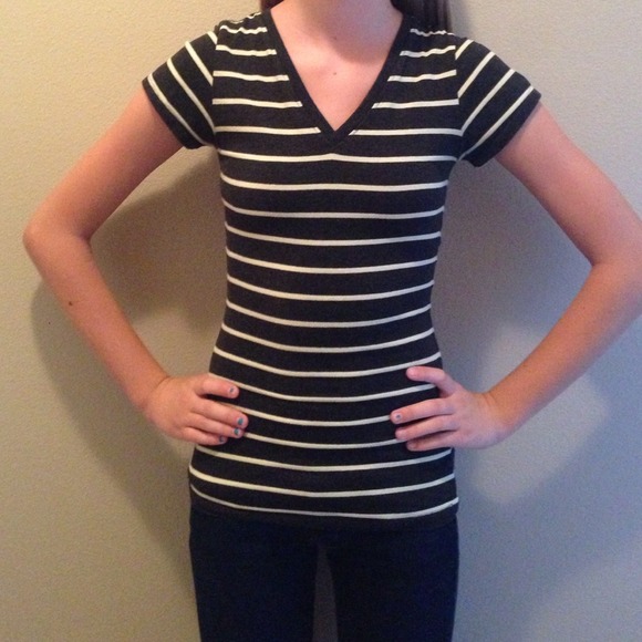 Gray v-neck with neon green strips