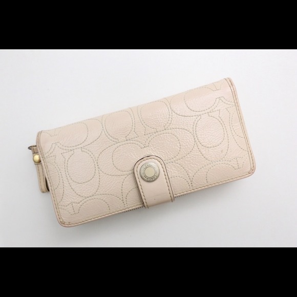 🚫SOLD at other app 🚫💯Coach authentic Wallet