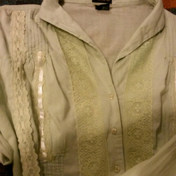 Feminine flirty top - Picture 2 of 3