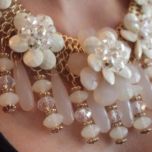 Banana Republic Flower Bloom Necklace - Picture 2 of 3