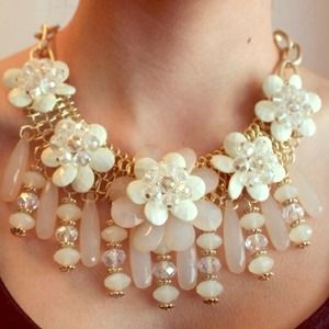 Banana Republic Flower Bloom Necklace