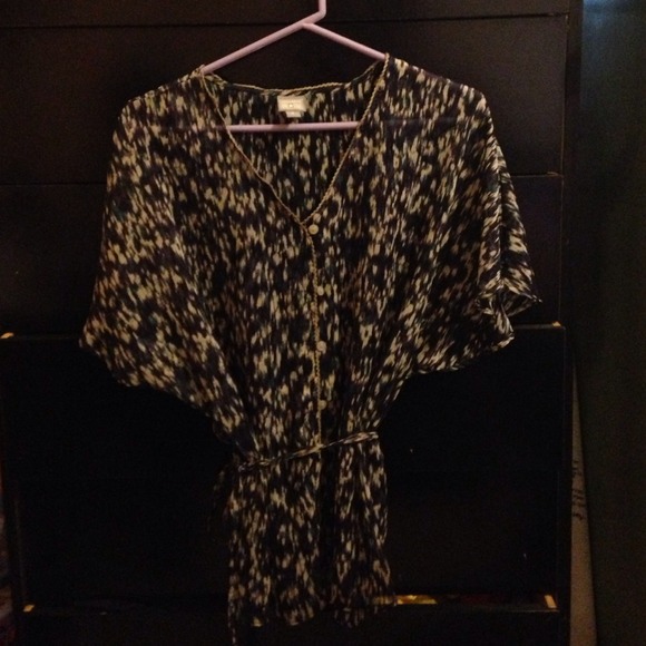 Top - Picture 2 of 4