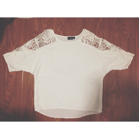 SOLD🚫White Lace Collar Shirt
