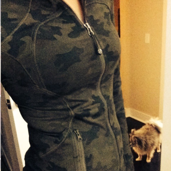 Sharing my new camo lululemon zipup