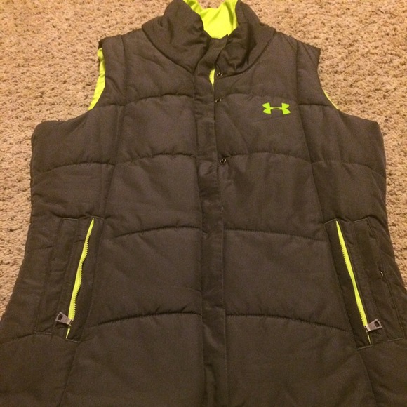 Lk new Under Armour puffy vest sz lg