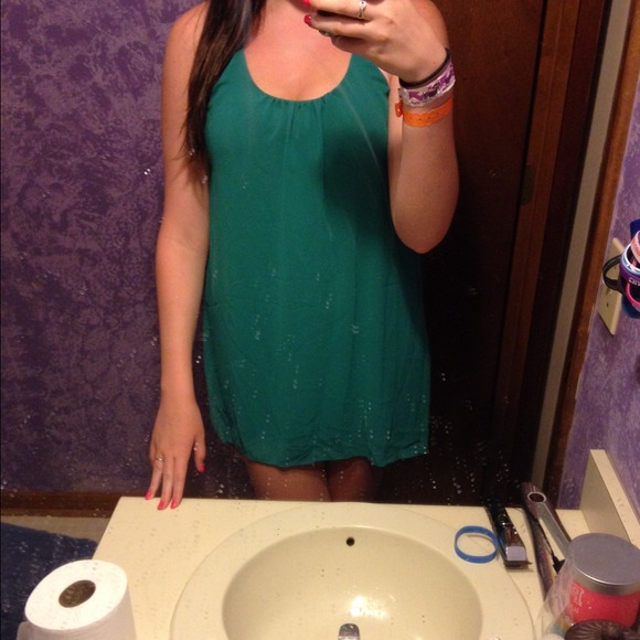 Beautiful green dress!