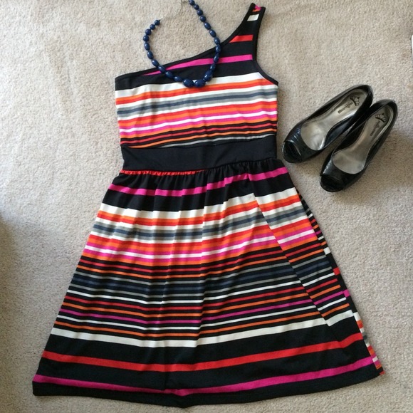 SOLD 🎯 SALE ne Strap Fun Dress