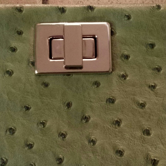 NWOT! Tiny necessities purse with chained straps - Picture 2 of 4