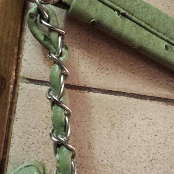 NWOT! Tiny necessities purse with chained straps - Picture 3 of 4