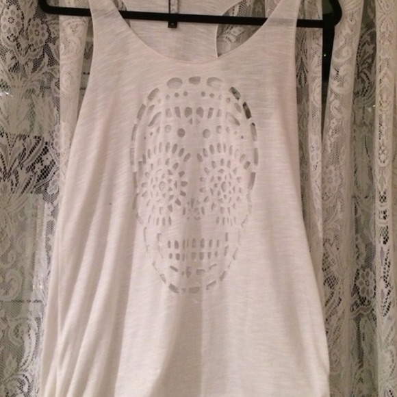 Skull tank