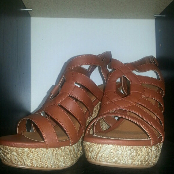 brown wedges